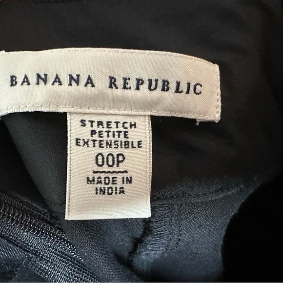 Banana republic little black skirt - Picture 3 of 3